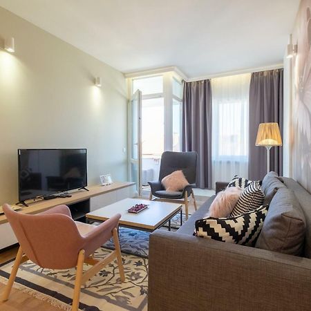 Vitosha Blvd Luxury 2-Bedroom, 2-Bathroom With Balcony Szófia Kültér fotó
