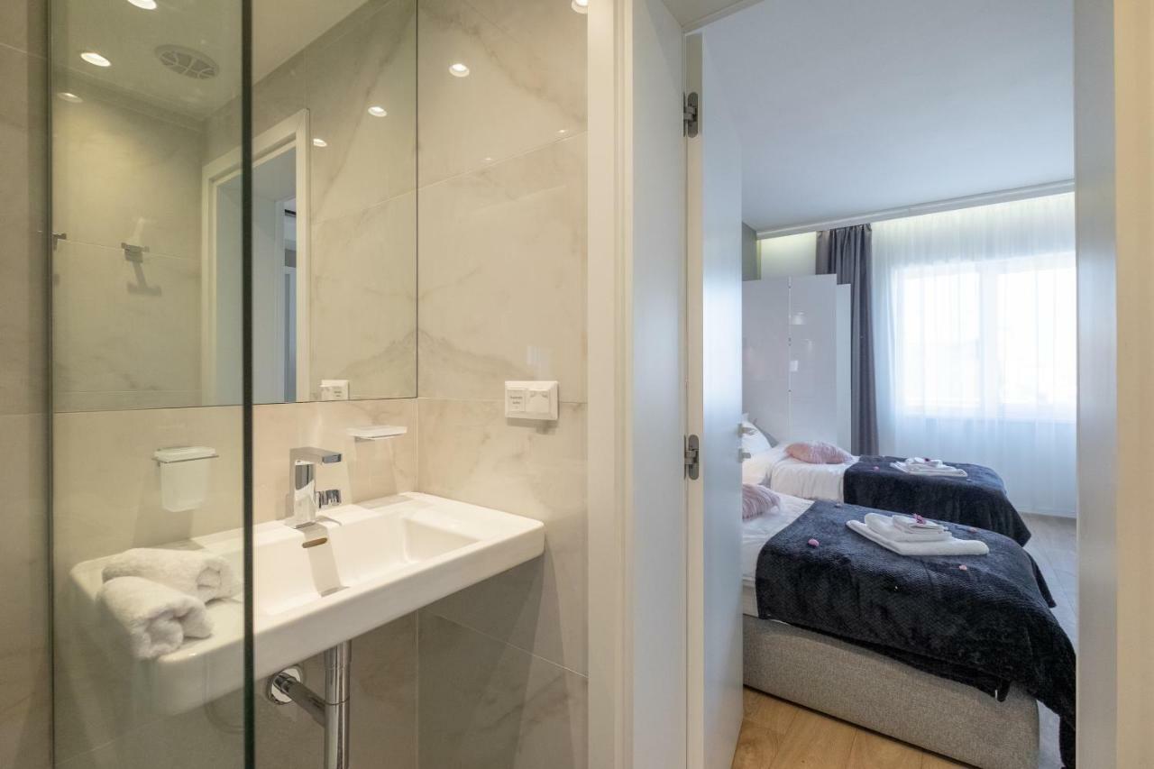 Vitosha Blvd Luxury 2-Bedroom, 2-Bathroom With Balcony Szófia Kültér fotó