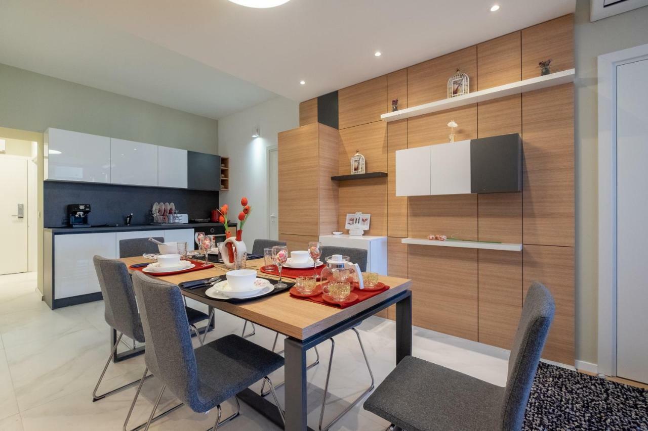 Vitosha Blvd Luxury 2-Bedroom, 2-Bathroom With Balcony Szófia Kültér fotó