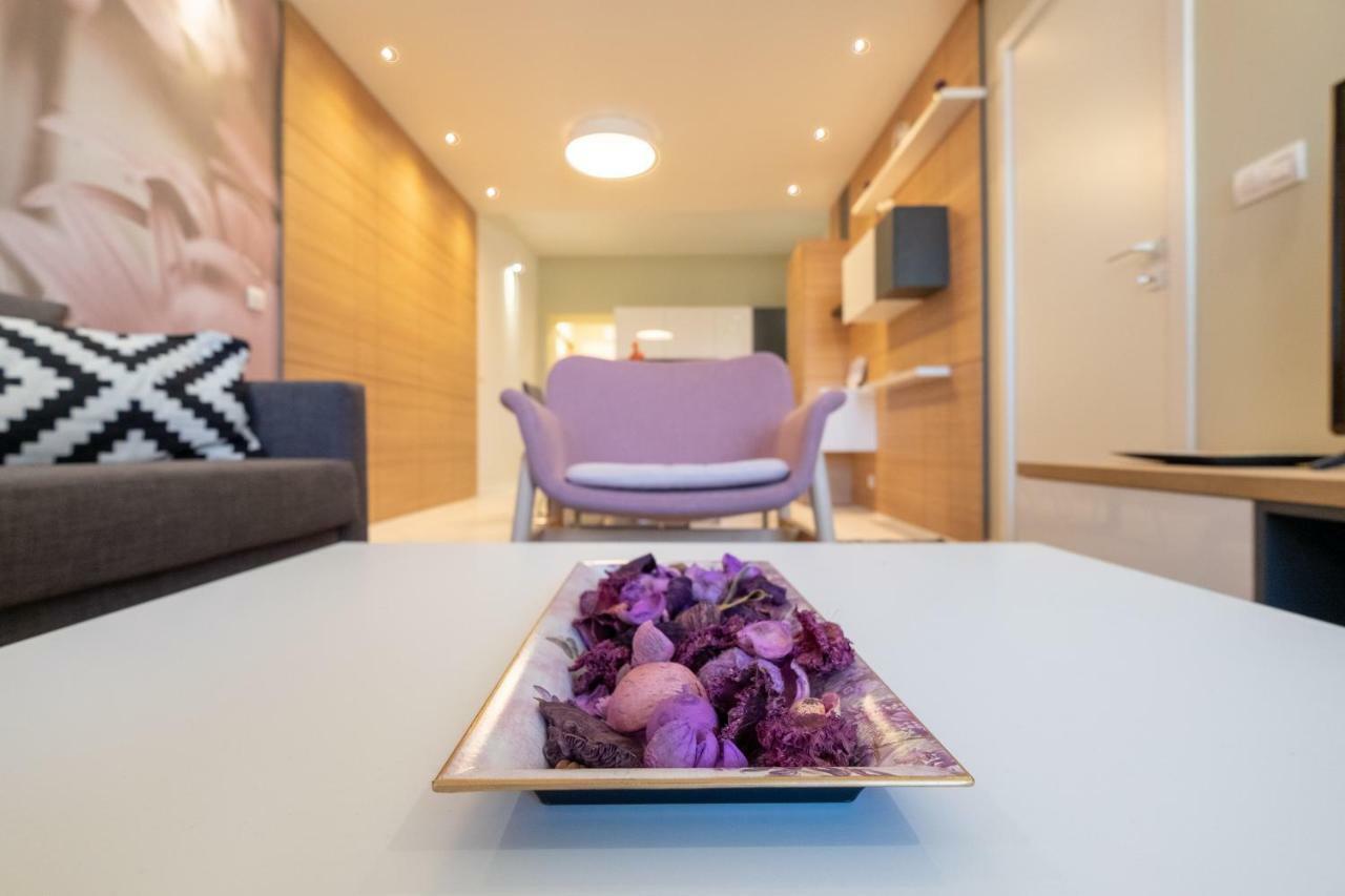 Vitosha Blvd Luxury 2-Bedroom, 2-Bathroom With Balcony Szófia Kültér fotó