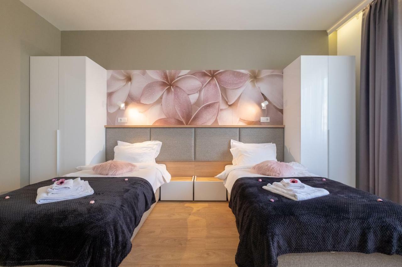 Vitosha Blvd Luxury 2-Bedroom, 2-Bathroom With Balcony Szófia Kültér fotó