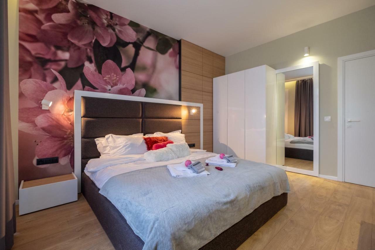 Vitosha Blvd Luxury 2-Bedroom, 2-Bathroom With Balcony Szófia Kültér fotó