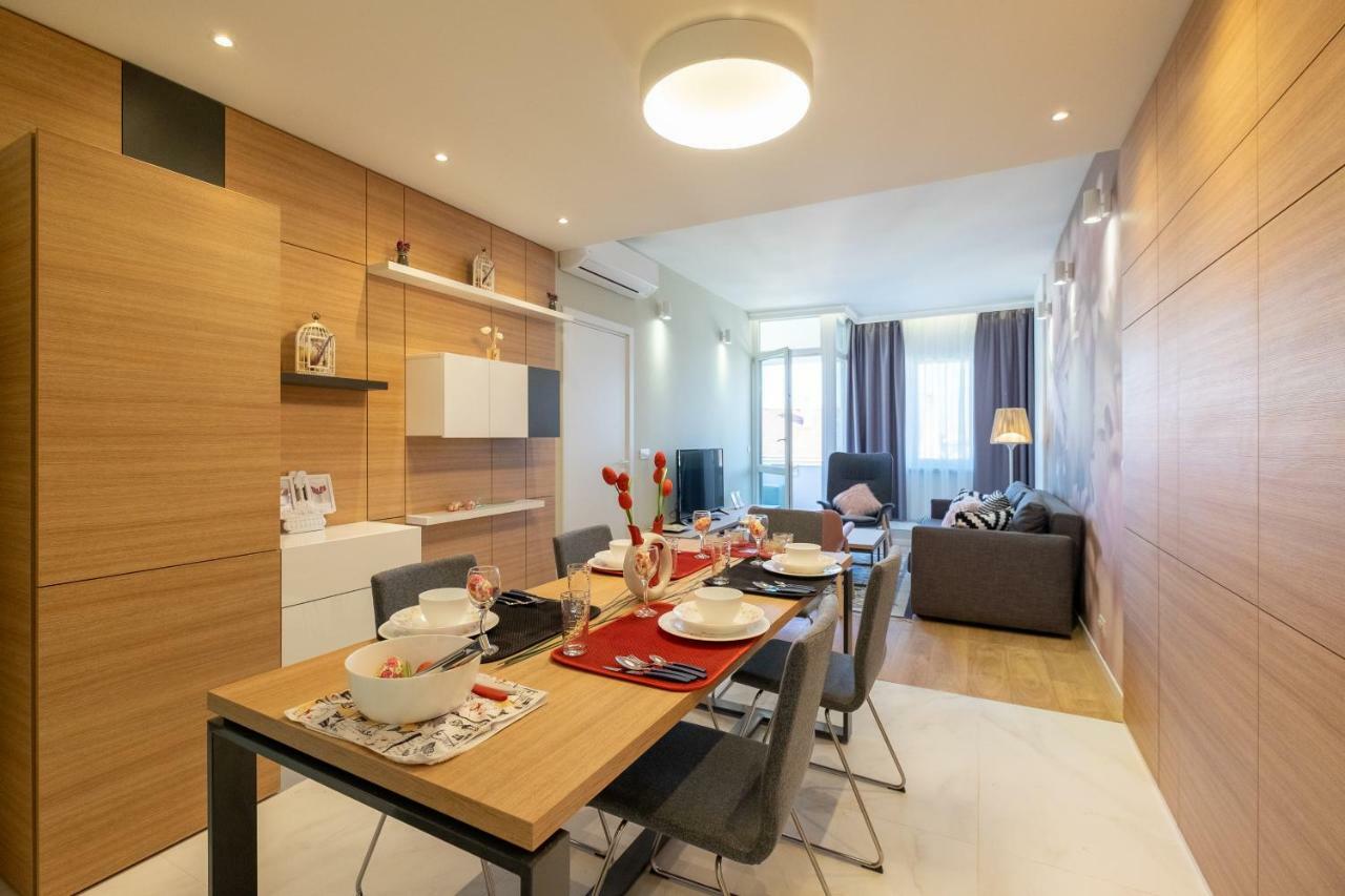 Vitosha Blvd Luxury 2-Bedroom, 2-Bathroom With Balcony Szófia Kültér fotó