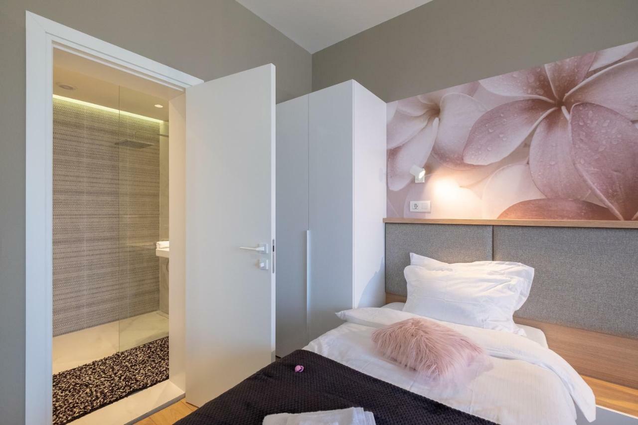 Vitosha Blvd Luxury 2-Bedroom, 2-Bathroom With Balcony Szófia Kültér fotó