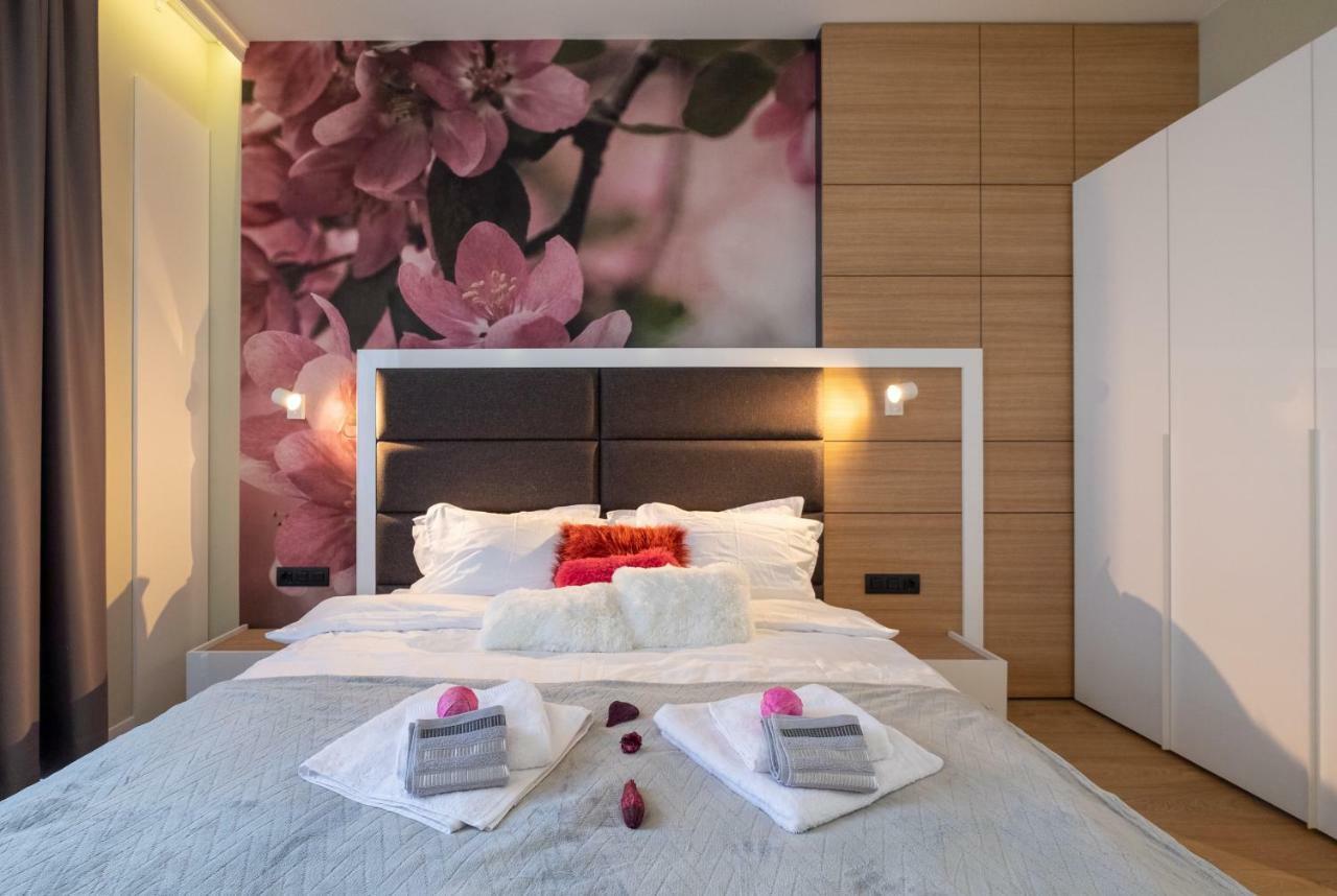 Vitosha Blvd Luxury 2-Bedroom, 2-Bathroom With Balcony Szófia Kültér fotó