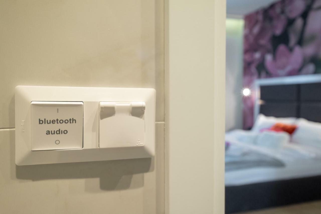 Vitosha Blvd Luxury 2-Bedroom, 2-Bathroom With Balcony Szófia Kültér fotó