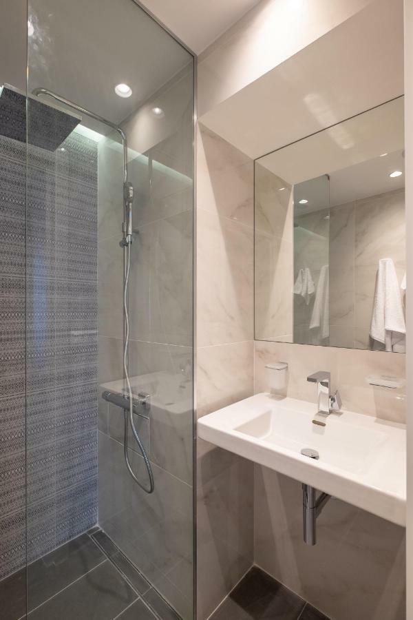 Vitosha Blvd Luxury 2-Bedroom, 2-Bathroom With Balcony Szófia Kültér fotó