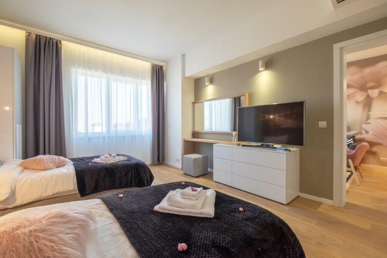 Vitosha Blvd Luxury 2-Bedroom, 2-Bathroom With Balcony Szófia Kültér fotó