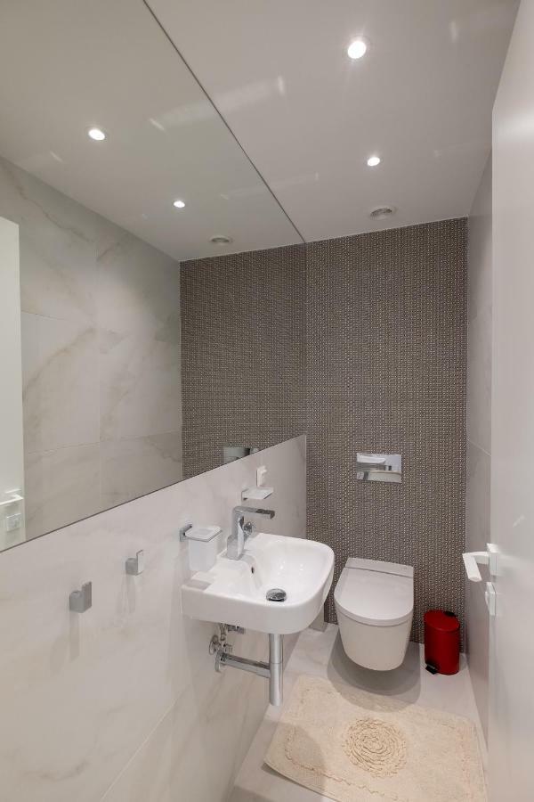 Vitosha Blvd Luxury 2-Bedroom, 2-Bathroom With Balcony Szófia Kültér fotó